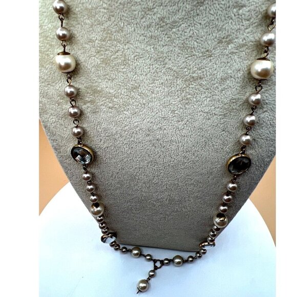 Vintage-Inspired Faux Pearl Necklace With Crystal Accents.  B97 - Picture 3 of 9